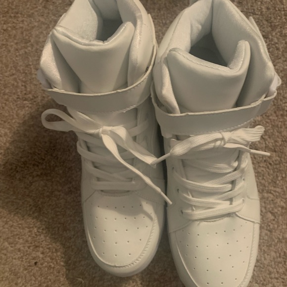 WHITE LIGHT UP SNEAKERS, Size 41 Female 9.5 - 10, NWOT. - Picture 5 of 7
